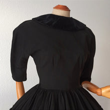 Charger l'image dans la galerie, 1950s - Exquisite Black Taffeta Velvet Dress - W25 (64cm)