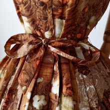Charger l'image dans la galerie, 1950s 1960s - Stunning Autumn Roseprint Satin Dress - W30 (76cm)