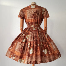 Charger l'image dans la galerie, 1950s 1960s - Stunning Autumn Roseprint Satin Dress - W30 (76cm)