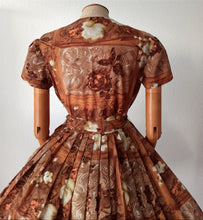 Charger l'image dans la galerie, 1950s 1960s - Stunning Autumn Roseprint Satin Dress - W30 (76cm)
