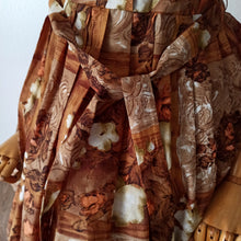 Charger l'image dans la galerie, 1950s 1960s - Stunning Autumn Roseprint Satin Dress - W30 (76cm)