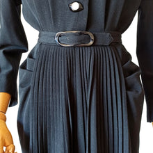 Cargar imagen en el visor de la galería, 1940s - Stunning Black Wool Crepe Dress - W27.5 (70cm)