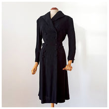 Cargar imagen en el visor de la galería, 1940s - Gorgeous Black Rayon Crepe Dress - W31 (80cm)
