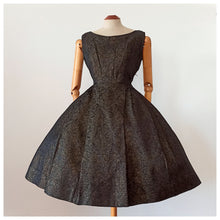 Charger l'image dans la galerie, 1950s 1960s - Stunning Damask Gold Lurex Dress - W26 (66cm)