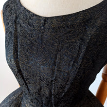 Charger l'image dans la galerie, 1950s 1960s - Stunning Damask Gold Lurex Dress - W26 (66cm)