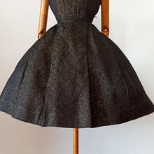 Charger l'image dans la galerie, 1950s 1960s - Stunning Damask Gold Lurex Dress - W26 (66cm)