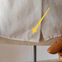 Charger l'image dans la galerie, 1950s - Gorgeous White Nylon Lace Blouse - W37 (94cm)