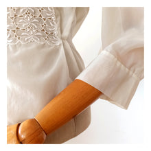 Charger l'image dans la galerie, 1950s - Gorgeous White Nylon Lace Blouse - W37 (94cm)