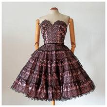 Charger l'image dans la galerie, 1950s 1960s - Stunning Sweetheart Neckline Satin Lace Dress - W24 (60cm)