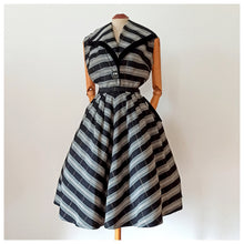 Charger l'image dans la galerie, 1940s 1950s - Stunning Grey Black Satin Lurex Dress - W31 (78.5cm)