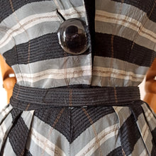 Charger l'image dans la galerie, 1940s 1950s - Stunning Grey Black Satin Lurex Dress - W31 (78.5cm)