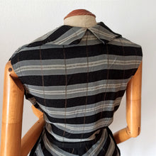 Charger l'image dans la galerie, 1940s 1950s - Stunning Grey Black Satin Lurex Dress - W31 (78.5cm)