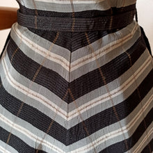 Charger l'image dans la galerie, 1940s 1950s - Stunning Grey Black Satin Lurex Dress - W31 (78.5cm)