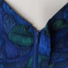 Charger l'image dans la galerie, 1950s 1960s - Stunning Abstract Cotton Silk Dress - W30 (76cm)