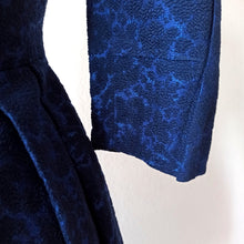 Carica l'immagine nel visualizzatore di Gallery, 1950s 1960s - Elegant Blue Textured Dress - W27.5 (70cm)