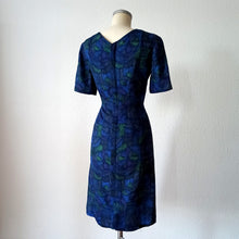 Charger l'image dans la galerie, 1950s 1960s - Stunning Abstract Cotton Silk Dress - W30 (76cm)