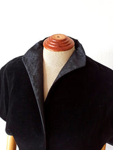 Charger l'image dans la galerie, 1940s 1950s - Superb Black Velvet Dress - W29 (74cm)