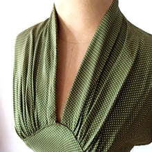 Charger l'image dans la galerie, 1940s - Gorgeous Green Dotted Rayon Dress - W25 (64cm)
