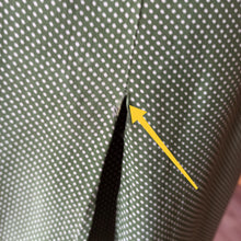 Charger l'image dans la galerie, 1940s - Gorgeous Green Dotted Rayon Dress - W25 (64cm)