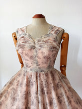 Charger l'image dans la galerie, 1950s - Stunning Floral Organza Dress - W25 (64cm)