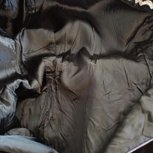 Laden Sie das Bild in den Galerie-Viewer, 1960s - Stunning French Black Velvet Dress - W32 (82cm)