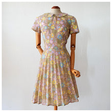Charger l'image dans la galerie, 1960s - Adorable Floral Print Dress - W31 (78cm)