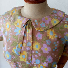 Charger l'image dans la galerie, 1960s - Adorable Floral Print Dress - W31 (78cm)