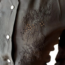 Charger l'image dans la galerie, 1940s 1950s - Exquisite Pure Black Silk Blouse - W35 (88cm)