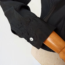 Charger l'image dans la galerie, 1940s 1950s - Exquisite Pure Black Silk Blouse - W35 (88cm)