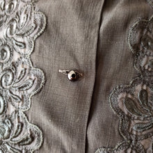 Charger l'image dans la galerie, 1950s - Elegant Black Embroidery Rayon Blouse - W42 (106cm)