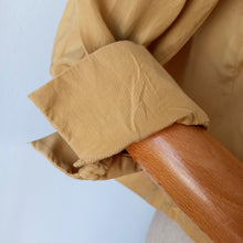 Charger l'image dans la galerie, 1950s - Delicious Embroidery Mustard Silk Blouse