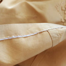 Charger l'image dans la galerie, 1950s - Delicious Embroidery Mustard Silk Blouse
