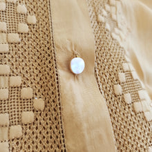 Charger l'image dans la galerie, 1950s - Delicious Embroidery Mustard Silk Blouse