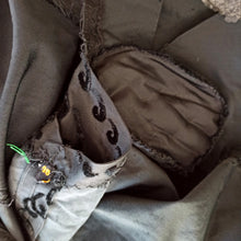 Charger l'image dans la galerie, 1940s 1950s - Elegant Black Satin Velvet Top - W32 (82cm)