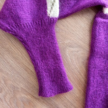 Laden Sie das Bild in den Galerie-Viewer, 1970s Does 1940s - Precious Purple Puffed Sleeves Wool Jumper - Sz. Medium