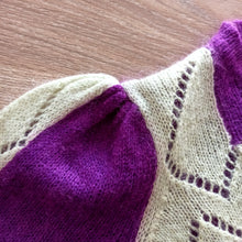Laden Sie das Bild in den Galerie-Viewer, 1970s Does 1940s - Precious Purple Puffed Sleeves Wool Jumper - Sz. Medium