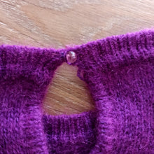 Laden Sie das Bild in den Galerie-Viewer, 1970s Does 1940s - Precious Purple Puffed Sleeves Wool Jumper - Sz. Medium