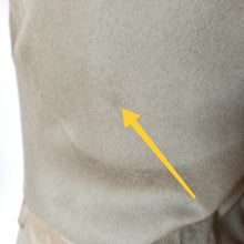 Charger l'image dans la galerie, 1950s - Exquisite Olive Green Soft Wool Dress - W27.5 (70cm)