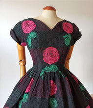 Charger l'image dans la galerie, 1950s - Stunning French Massive Roses Wool Dress - W27.5 (70cm)