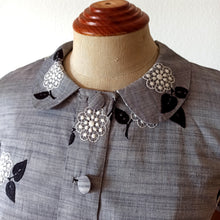 Load image into Gallery viewer, 1950s - Charming Parisien Embroidery Grey Cotton Dress - W31 (78cm)