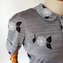 Load image into Gallery viewer, 1950s - Charming Parisien Embroidery Grey Cotton Dress - W31 (78cm)
