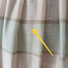 Charger l'image dans la galerie, 1950s - VANQUIEUR, France - Exquisite Pastel Green Pink Dress - W24 (60cm)