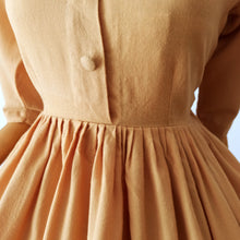 Cargar imagen en el visor de la galería, 1950s - Adorable Butter Cream Soft Wool Dress - W32 (81cm)