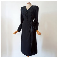 Cargar imagen en el visor de la galería, 1940s - Stunning Black Beaded Silk Crepe Dress - W31 (82cm)
