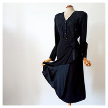 Cargar imagen en el visor de la galería, 1940s - Stunning Black Beaded Silk Crepe Dress - W31 (82cm)