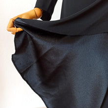 Cargar imagen en el visor de la galería, 1940s - Stunning Black Beaded Silk Crepe Dress - W31 (82cm)