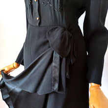 Cargar imagen en el visor de la galería, 1940s - Stunning Black Beaded Silk Crepe Dress - W31 (82cm)