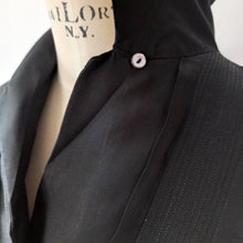 Charger l'image dans la galerie, 1950s - DGB, Berlin - Gorgeous Black Rayon Blouse - W38 (96cm)