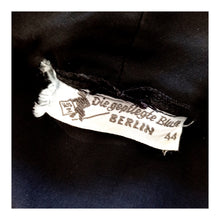 Charger l'image dans la galerie, 1950s - DGB, Berlin - Gorgeous Black Rayon Blouse - W38 (96cm)