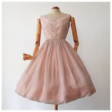Charger l'image dans la galerie, 1950s - Adorable Antique Pink Organza Dress - W24 (60cm)